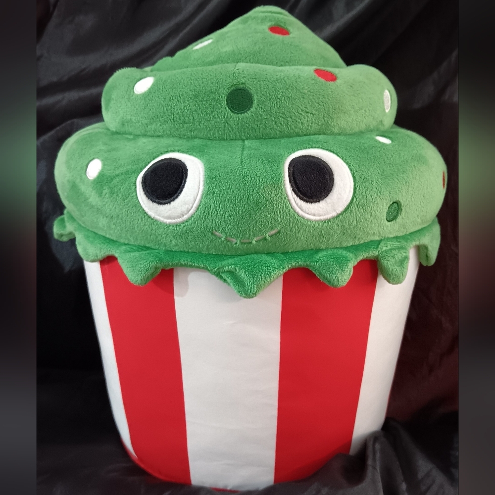 JO JO Cupcake  (NWOT)